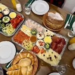 A Mi Kishazunk Vendeghaz
