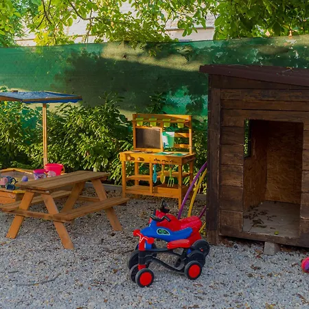 A Mi Kishazunk Vendeghaz Appartement Szomod